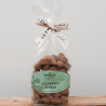 Amandes enrobées de chocolat noir intense.