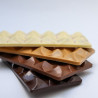 Tablette au chocolat blanc fourrée de caramel au beurre salé à la Vanille de Madagascar