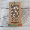 ablette de chocolat au lait (39% de cacao minimum) mendiant.